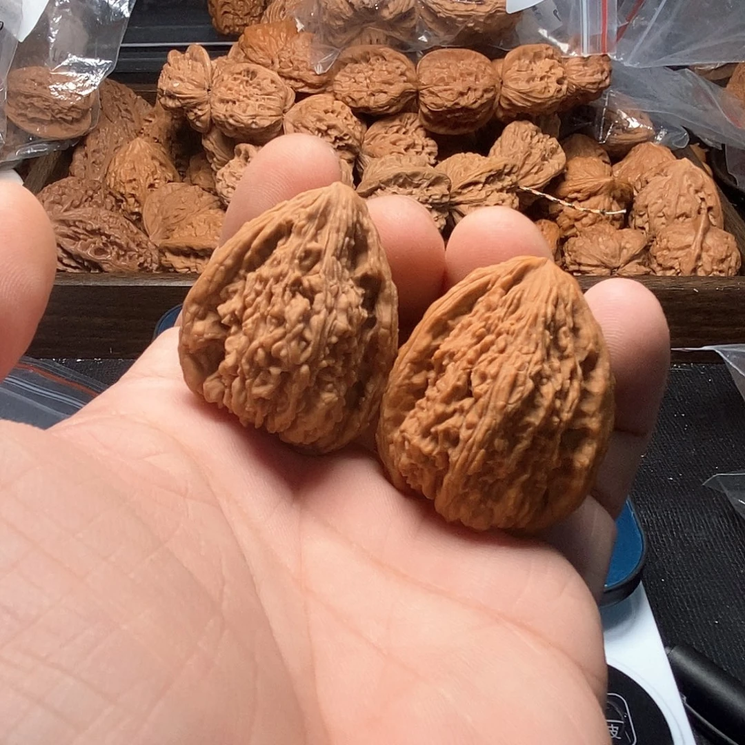 郁***罗文玩核桃变态南疆石