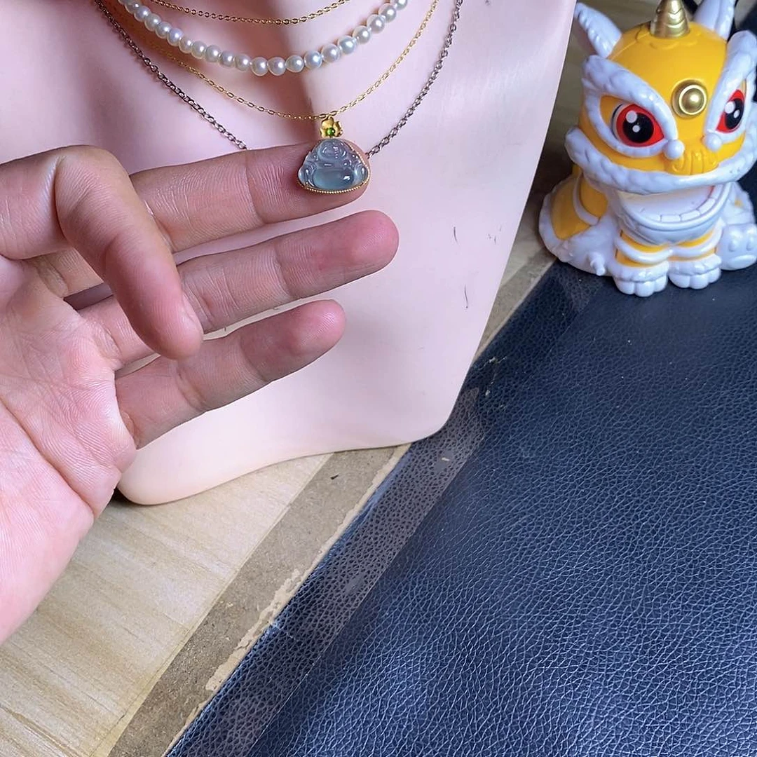 颈饰18K金镶嵌翡翠