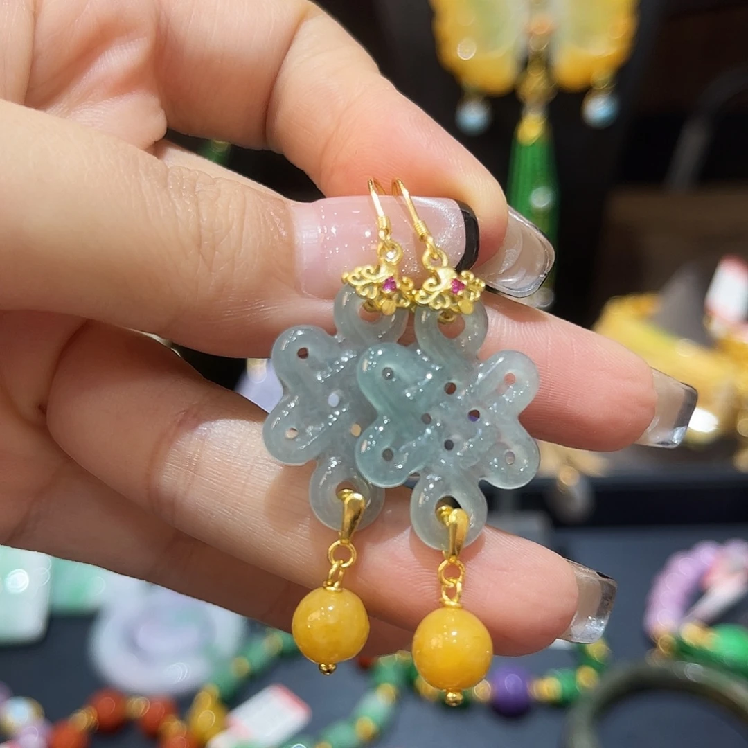 翡翠未镶嵌耳饰中国结