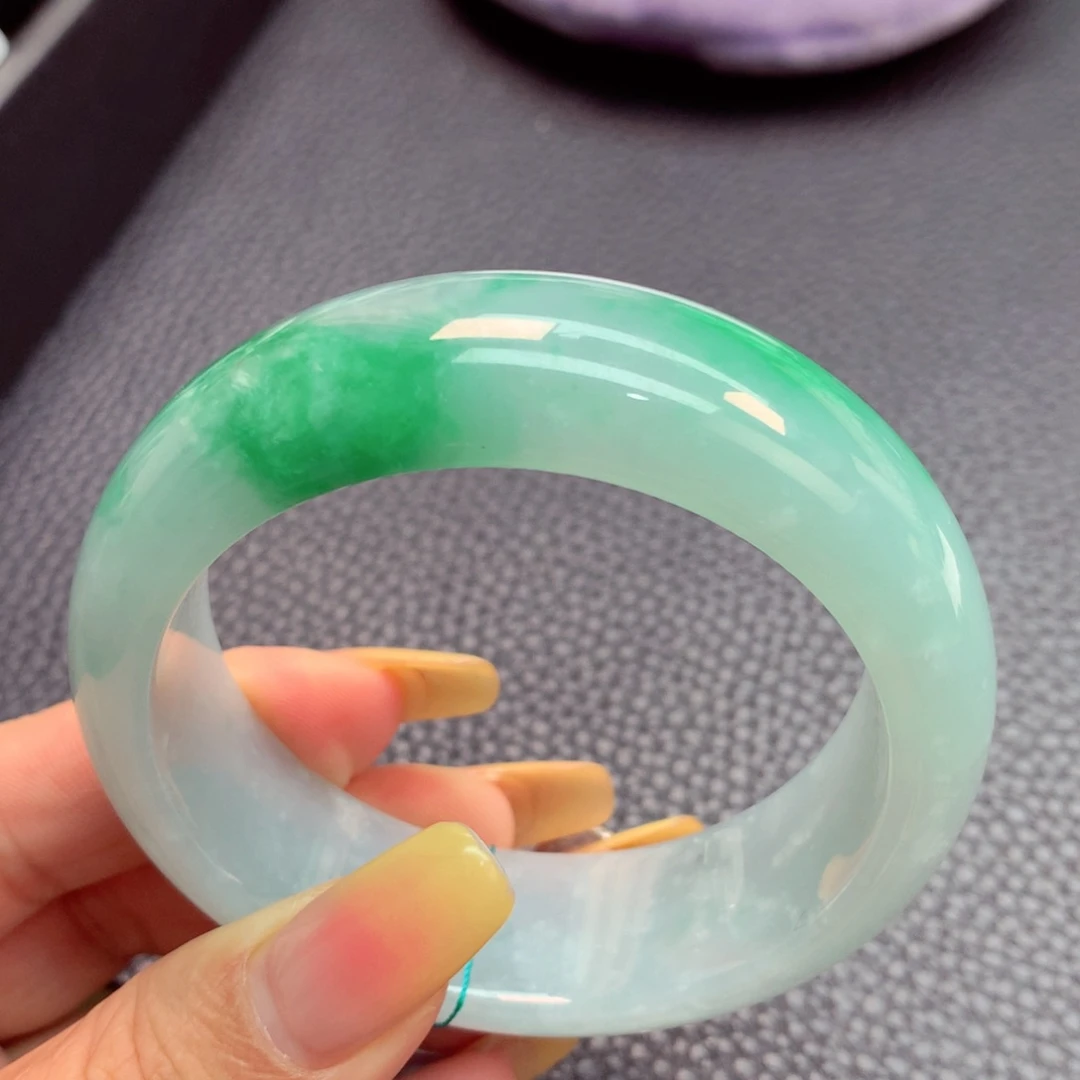 翡翠手镯未镶嵌缅甸