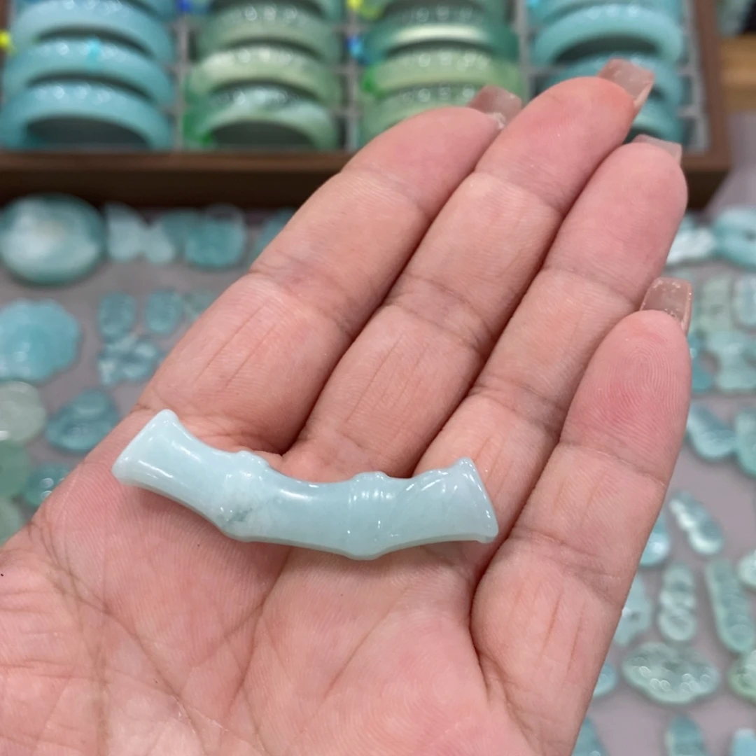 未镶嵌蛇纹石玉颈饰