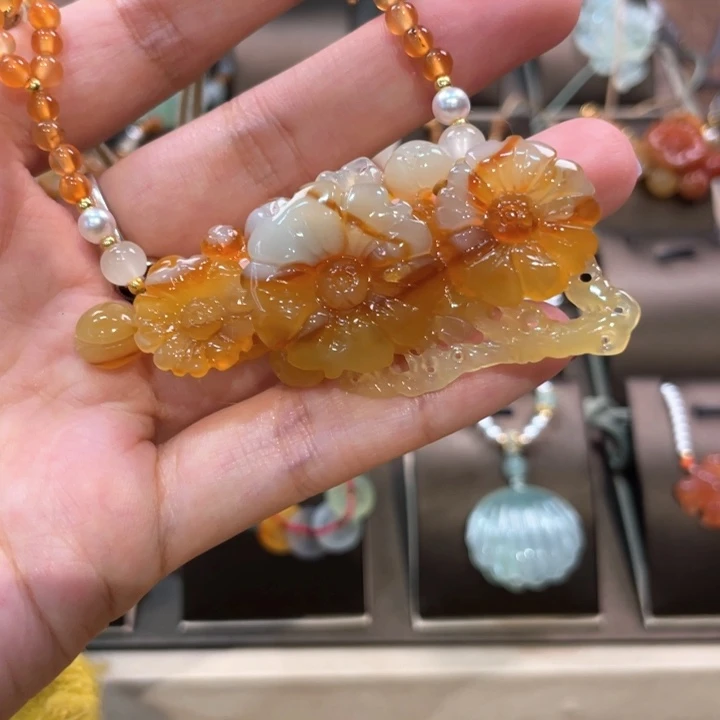 蛇纹石玉颈饰未镶嵌