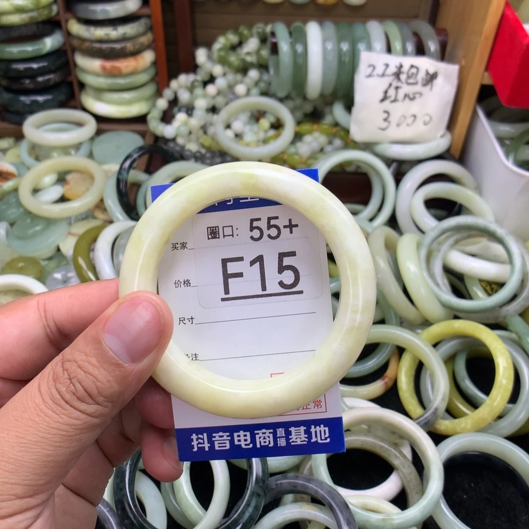 未镶嵌绿泥石云母质玉（岫岩玉）手镯