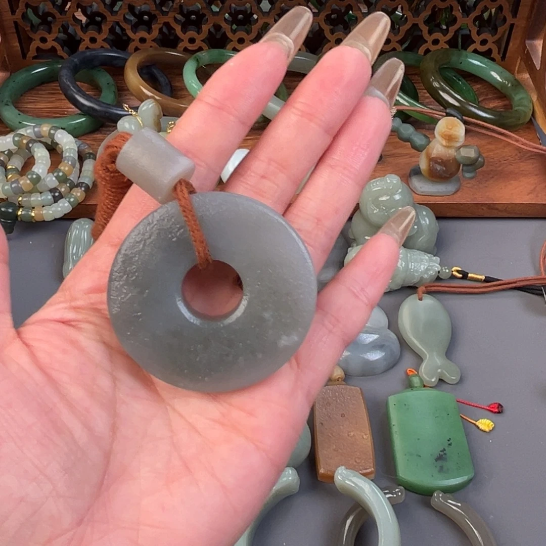 和田玉（糖玉）未镶嵌颈饰