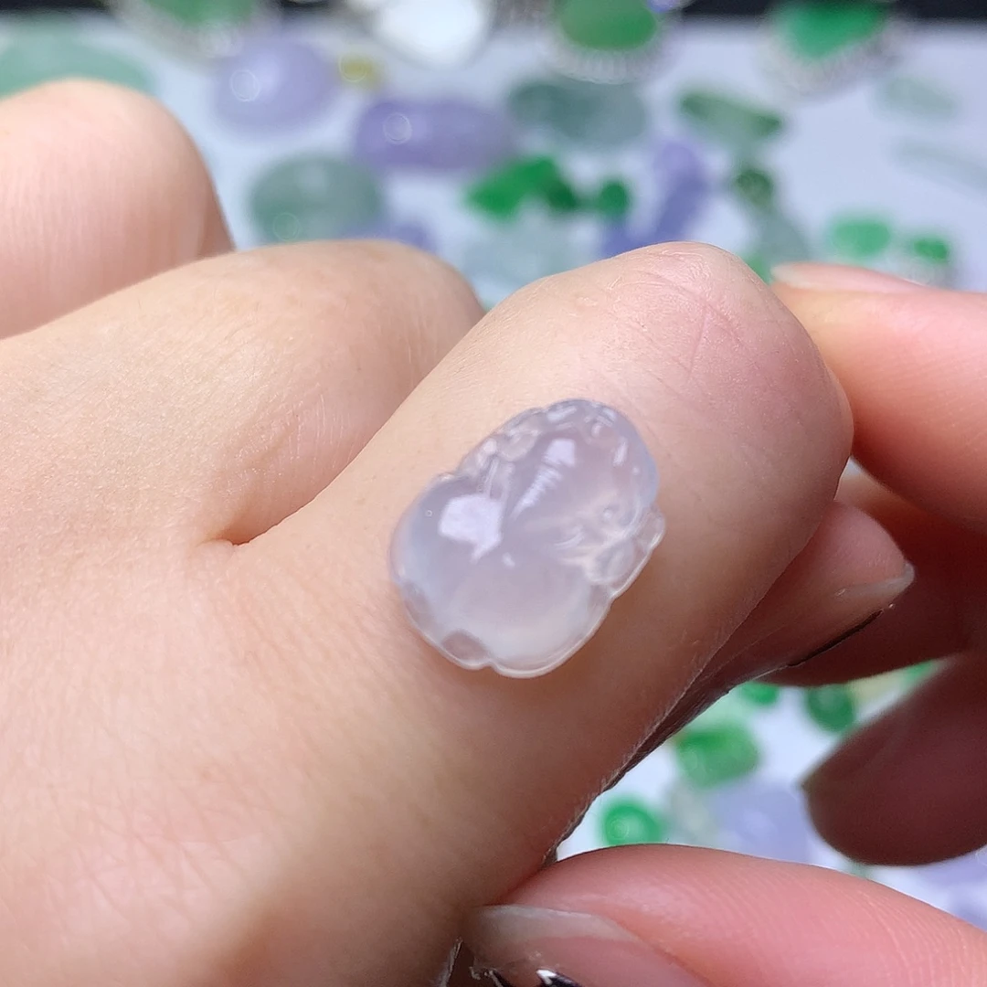 翡翠未镶嵌颈饰皮休