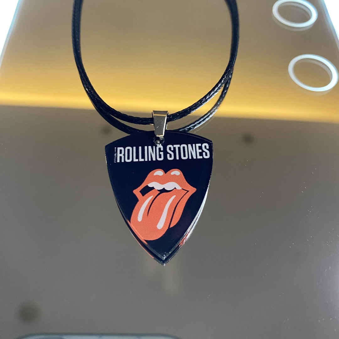 Rolling Stones滚石乐队周边配饰欧美摇滚项链吉他拨片徽章胸针