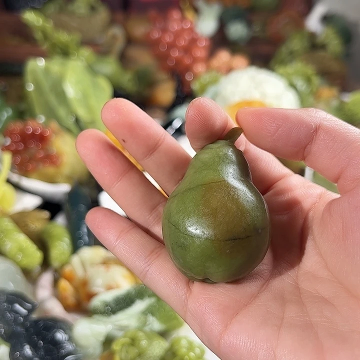琬***儿未镶嵌蛇纹石玉珠宝奇石
