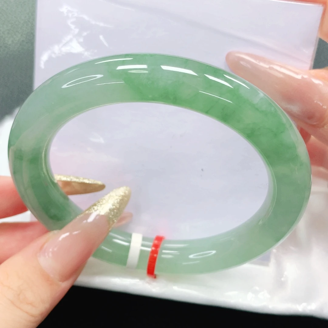 翡翠手镯未镶嵌58圈