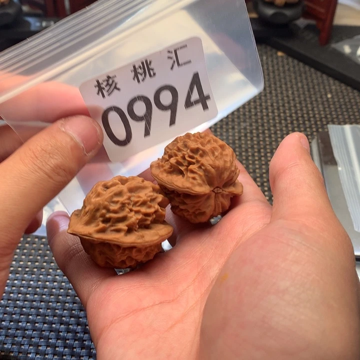 文玩核桃吊坠龙鳞