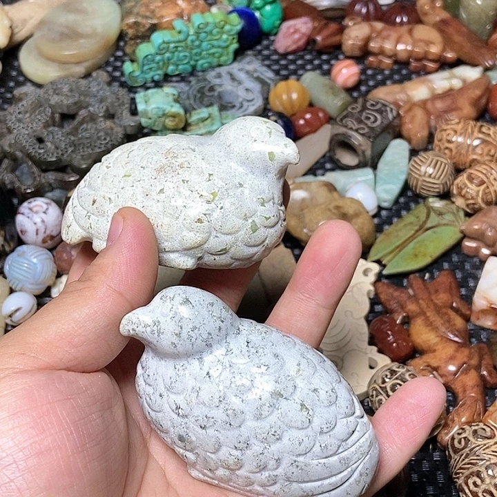 周***法和田玉未镶嵌颈饰