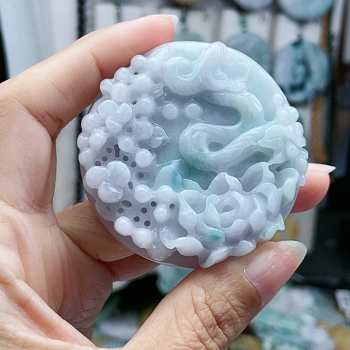 颈饰足铂镶嵌翡翠翡翠