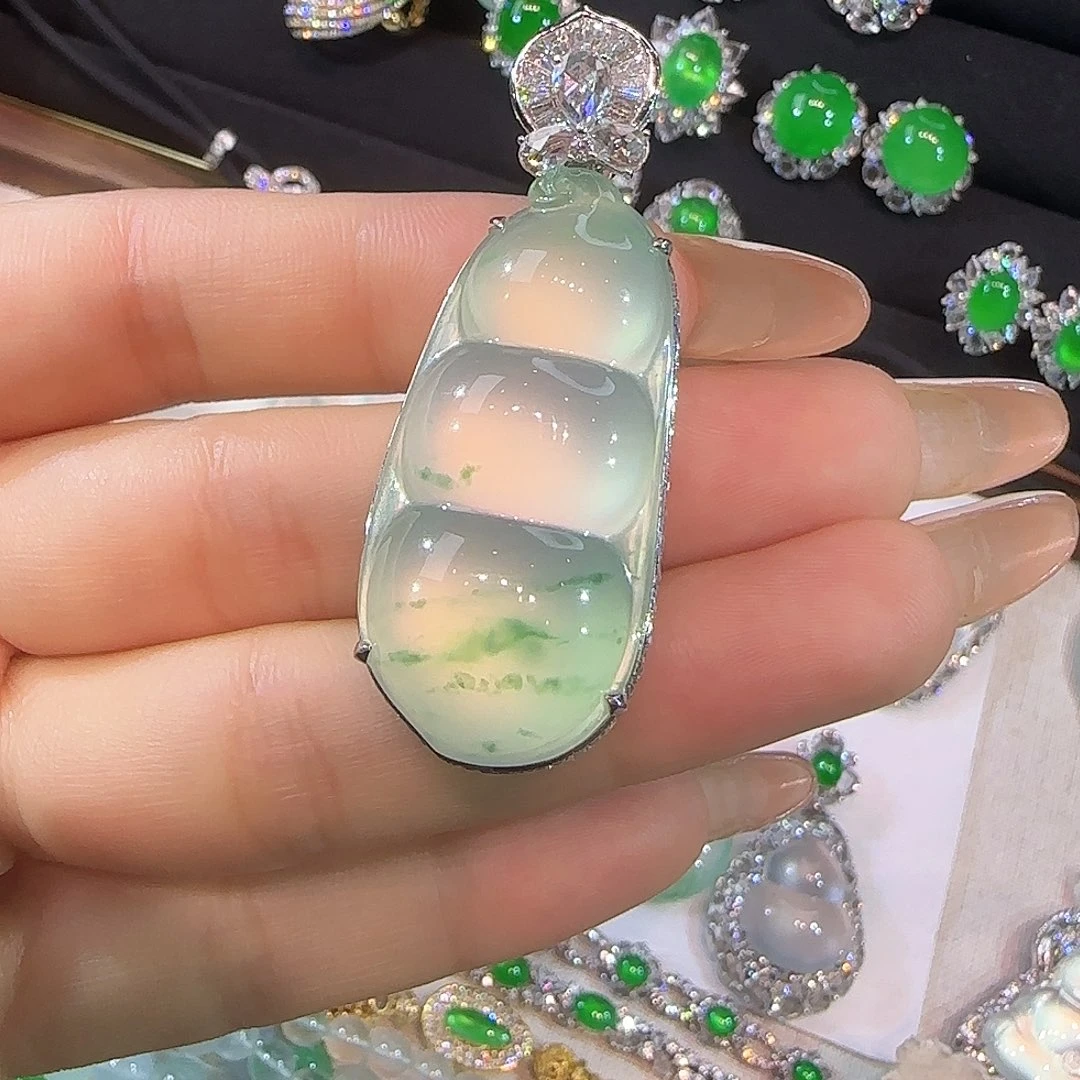 翡翠18K金镶嵌颈饰