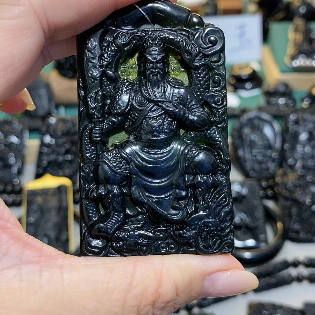 向***z未镶嵌蛇纹石玉颈饰