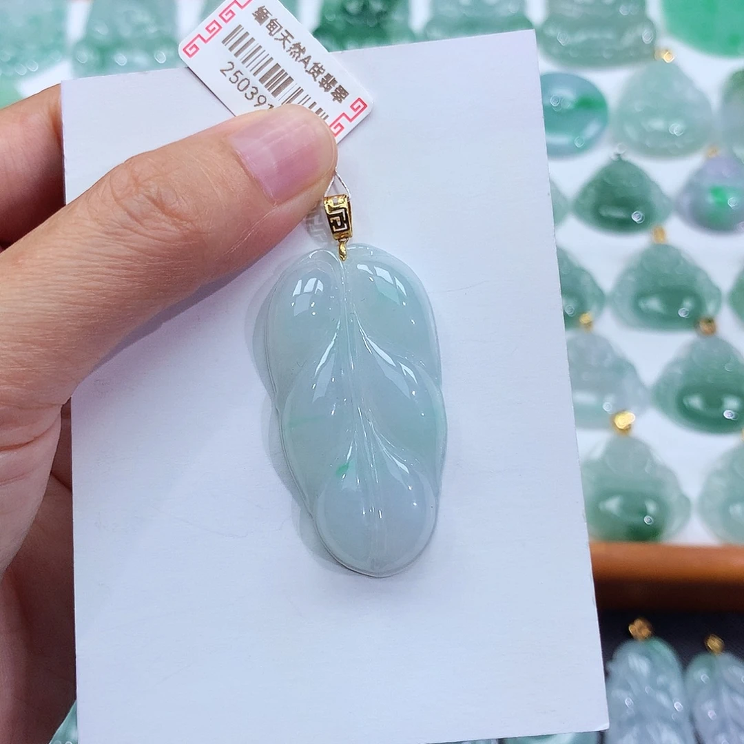 翡翠18K金镶嵌颈饰翡翠吊坠