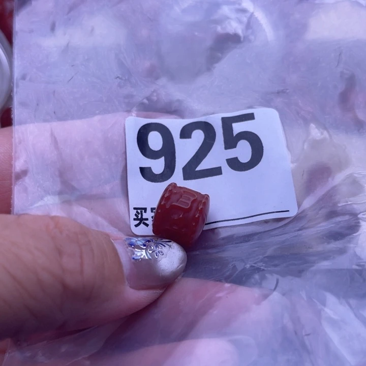 袁***生颈饰未镶嵌南红玛瑙