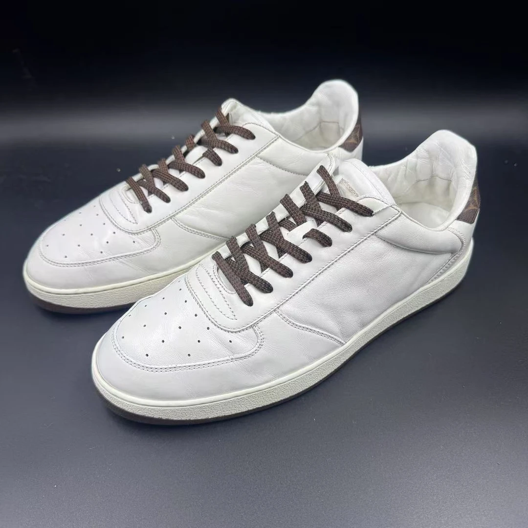 95新 LouisVuitton/路易威登 男士白色棕老花休闲板鞋42码 ca218t