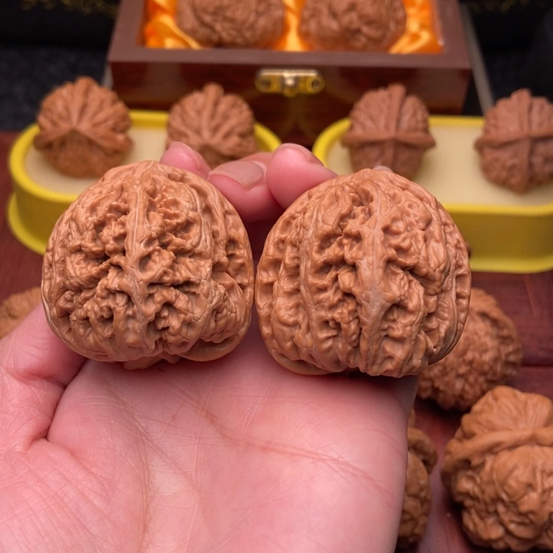 桃核把件晓****云平谷大粗筋42