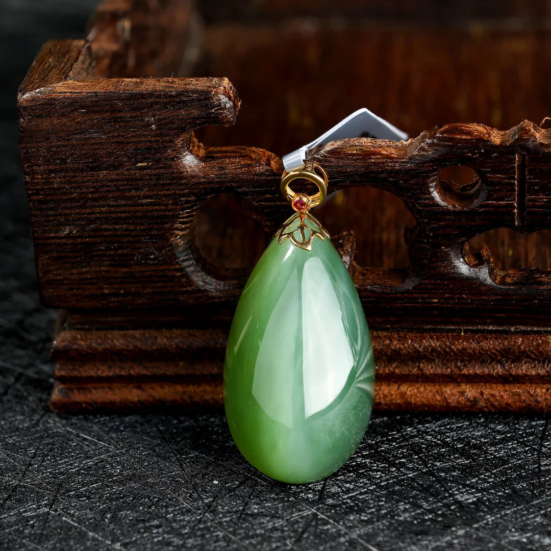 KJ-A1D2597和田玉18K金碧玉水滴吊坠多样性发一（约约30*16*9mm）