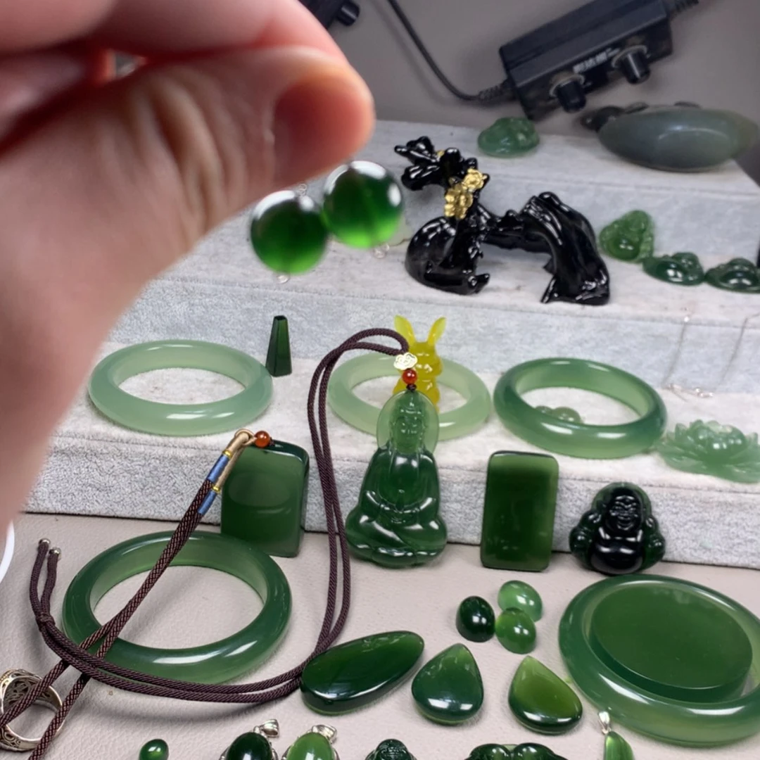 【闪购商品】蛇纹石玉岫玉未镶嵌海**m