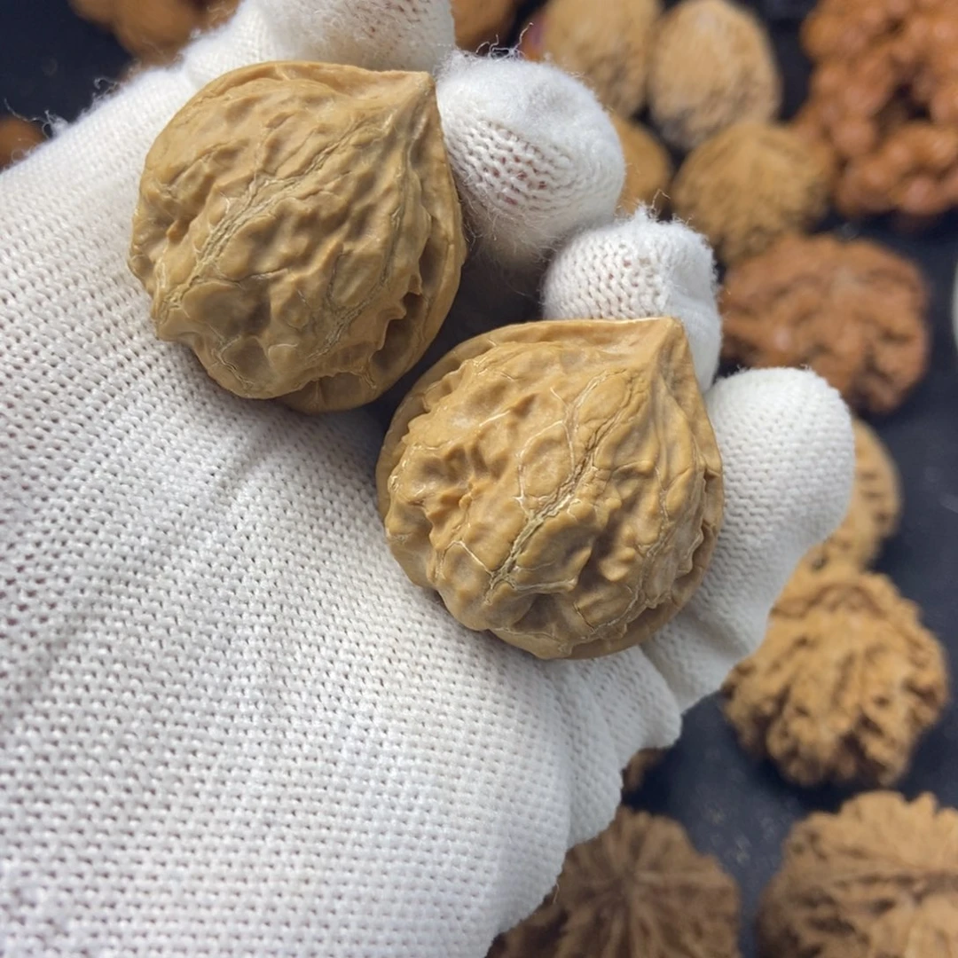 桃核把件秦岭核桃爱心灯笼33