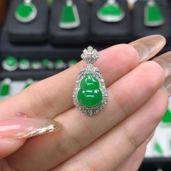 翡翠吊坠(不含链)18K金镶嵌