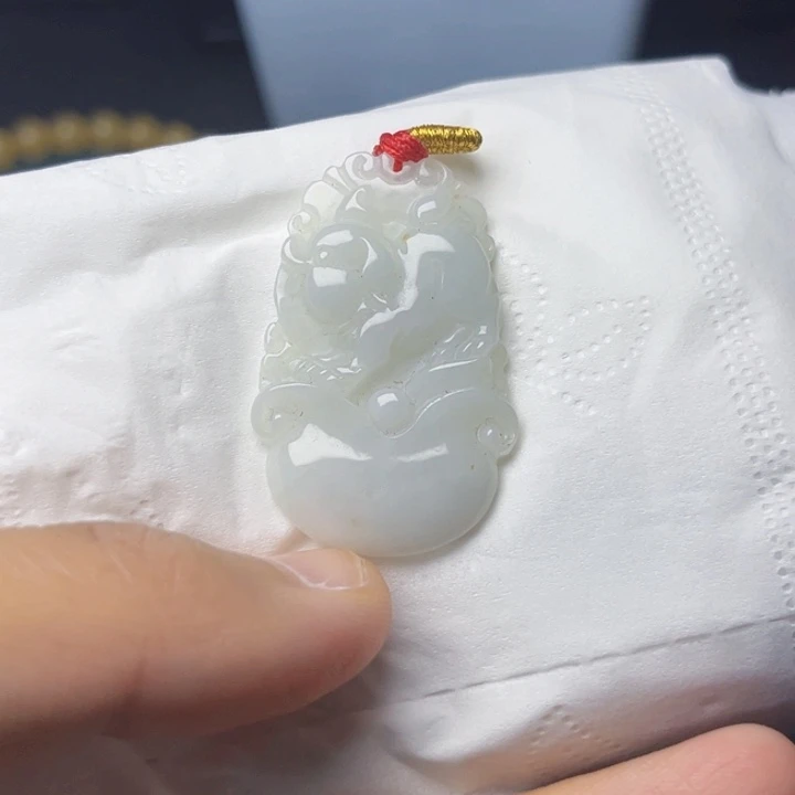 翡翠未镶嵌颈饰挂件