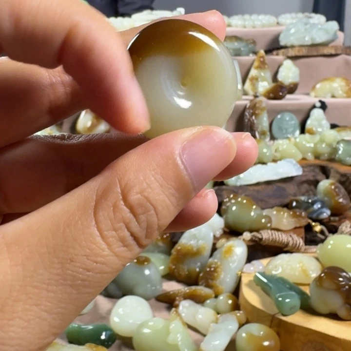 和田玉（糖玉）未镶嵌颈饰