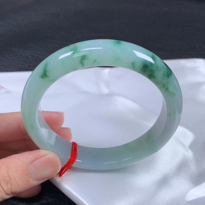 翡翠未镶嵌手镯