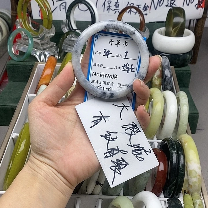 蛇纹石玉未镶嵌手镯