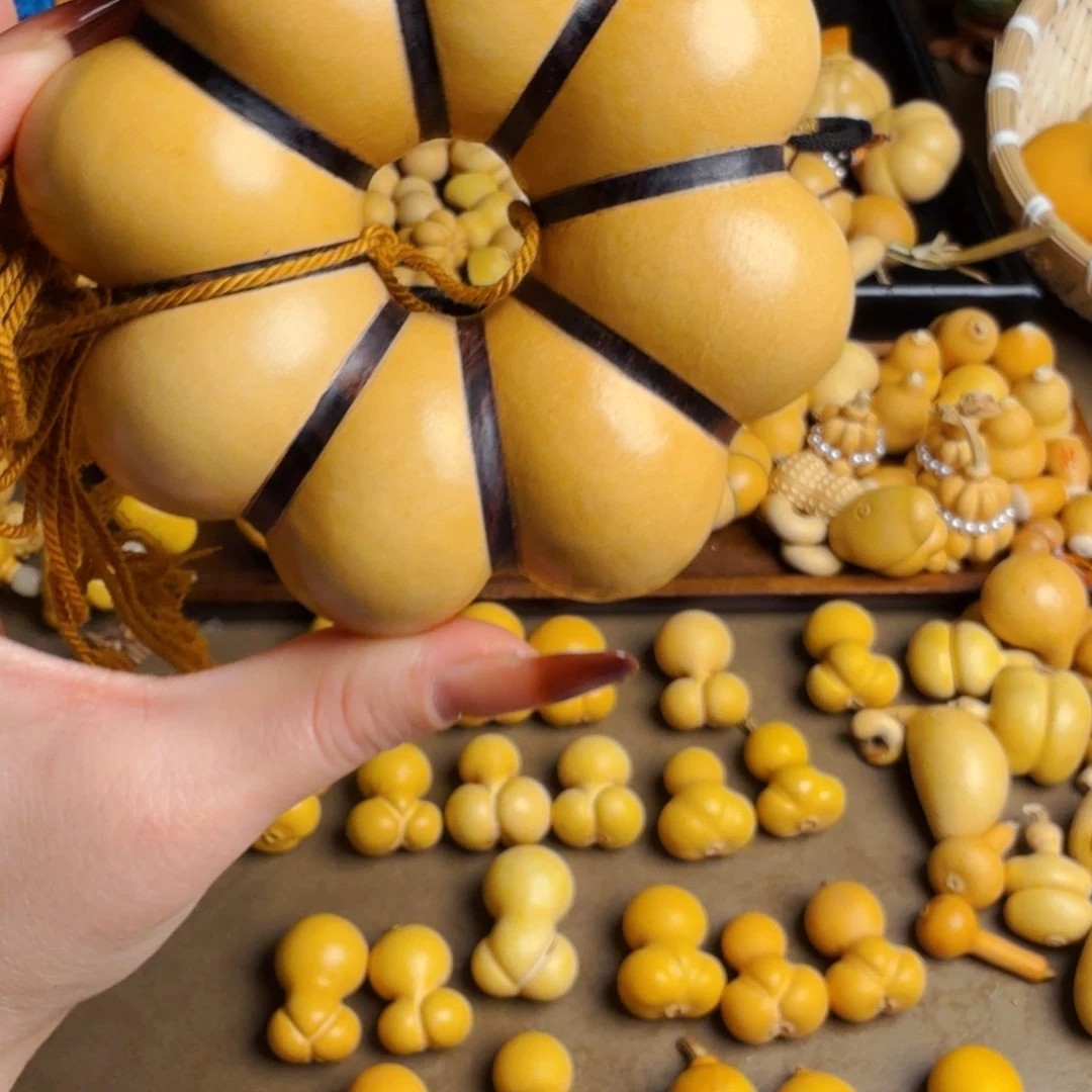 女*好想和她谈心聊天的样子呢