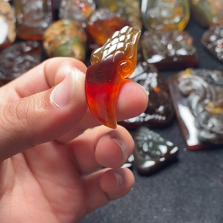 琥珀未镶嵌颈饰103