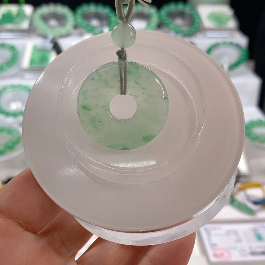 颈饰未镶嵌石英质玉
