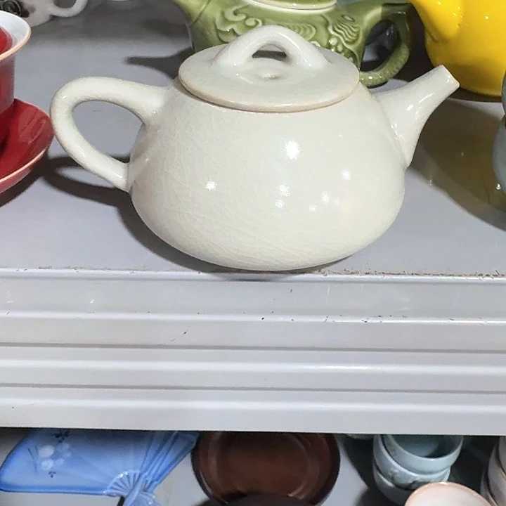 主人杯一个，瓷。。品茗