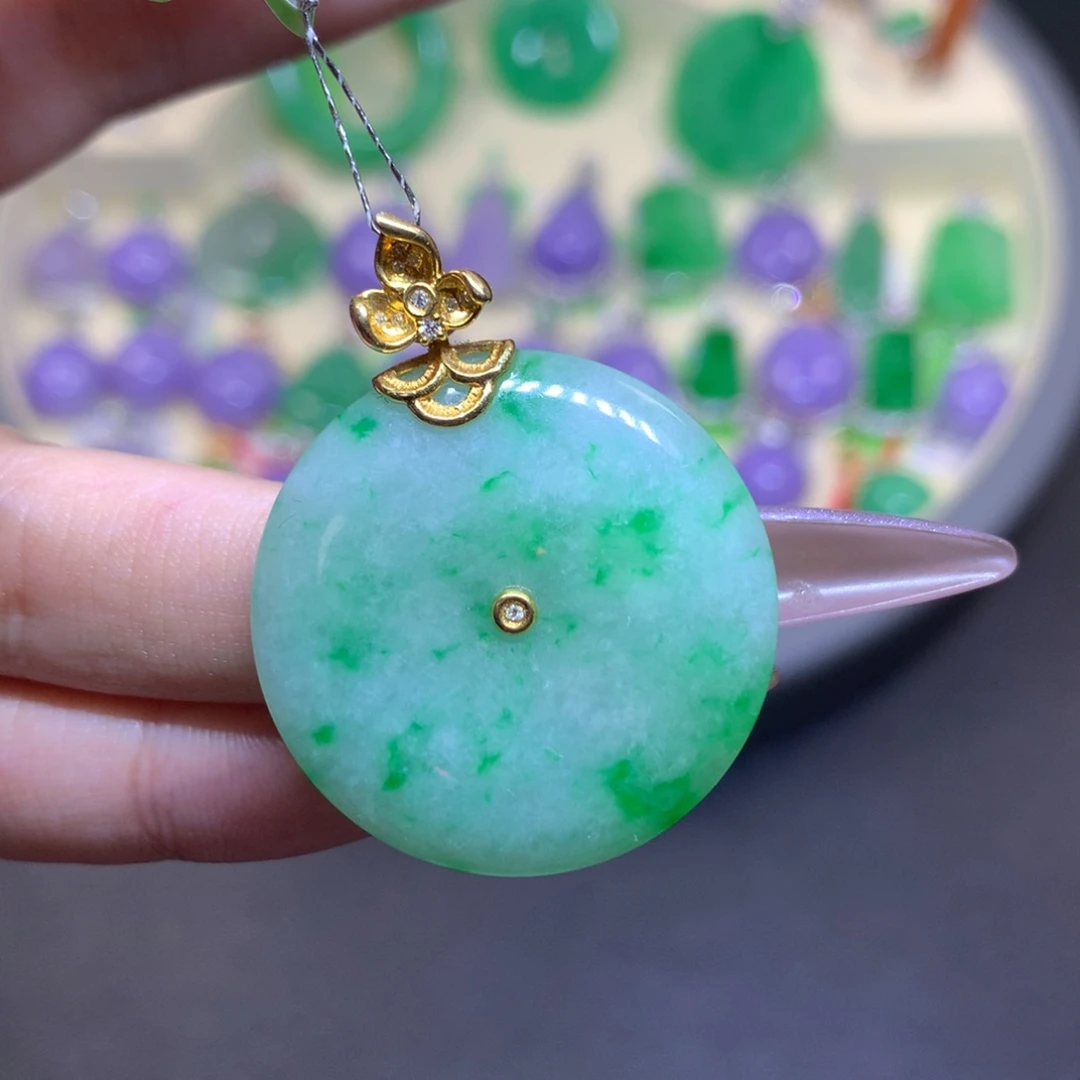 翡翠18K金镶嵌颈饰