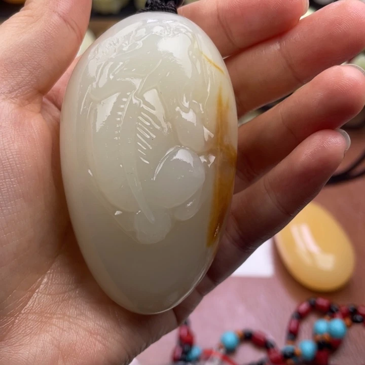 伟***伟石材天然古青石手把件
