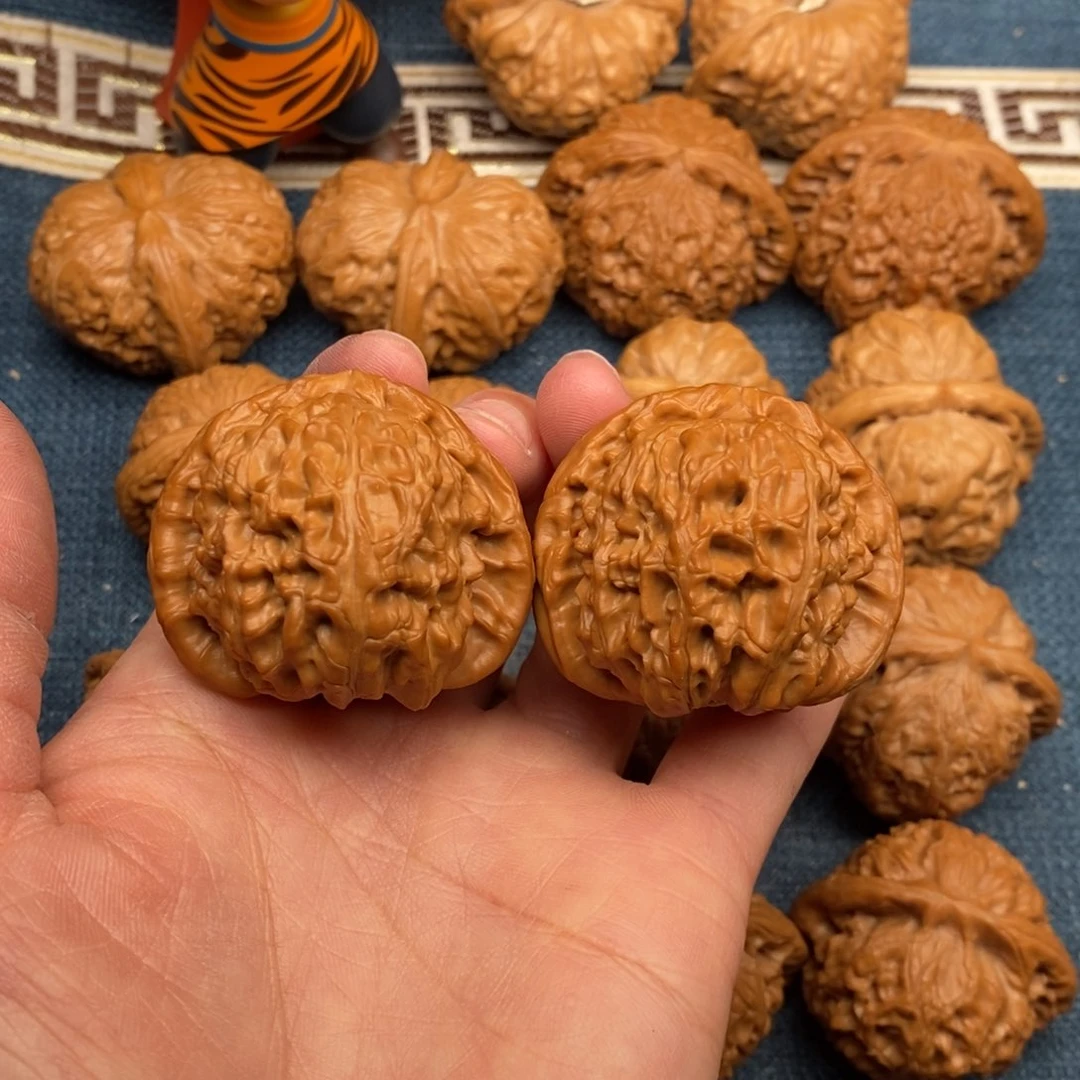 文玩核桃把件42全品精品三角白48.5克