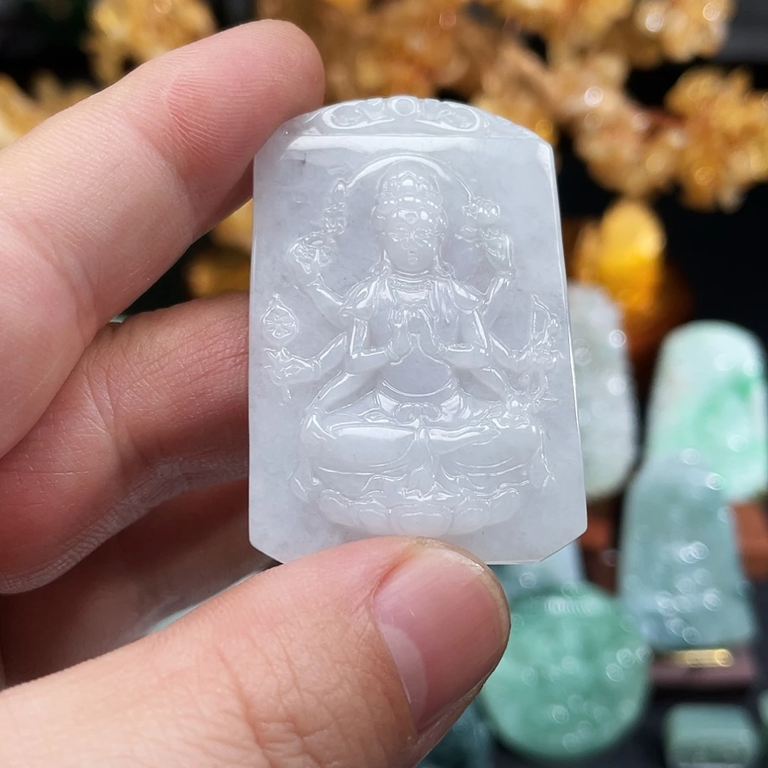 翡翠未镶嵌颈饰千手观音
