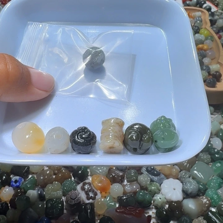 和田玉未镶嵌珠宝半成品六*哈