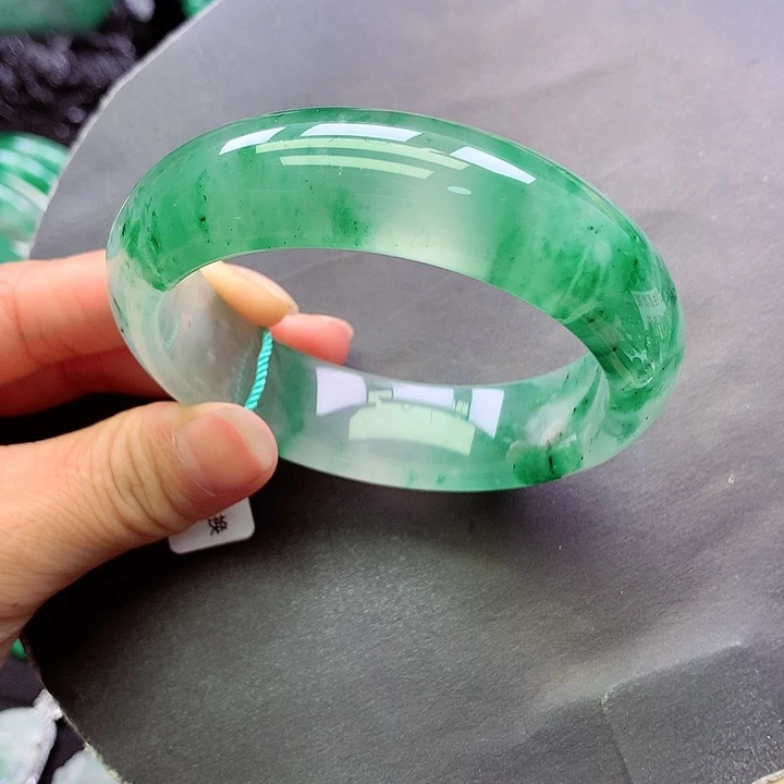 未镶嵌手镯石英质玉