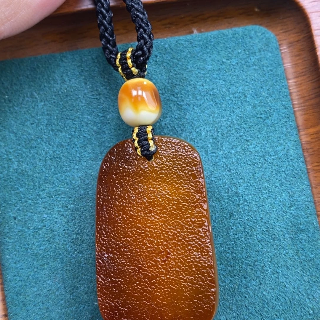 蜜蜡未镶嵌珠宝奇石