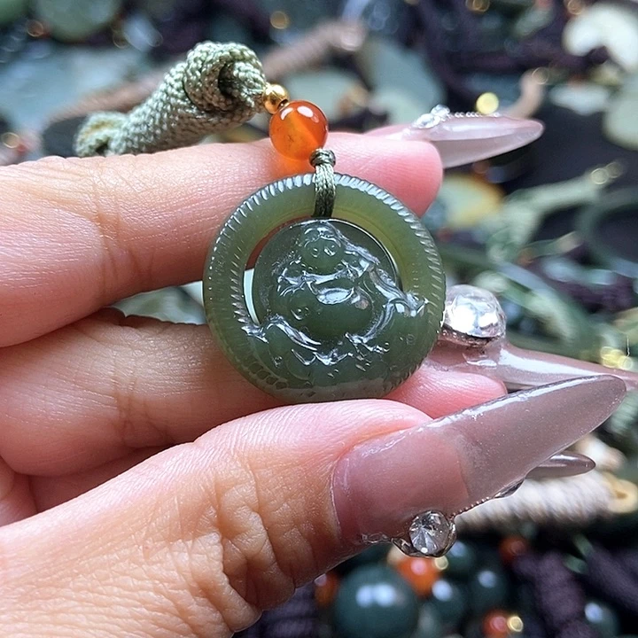 和田玉颈饰足铂镶嵌