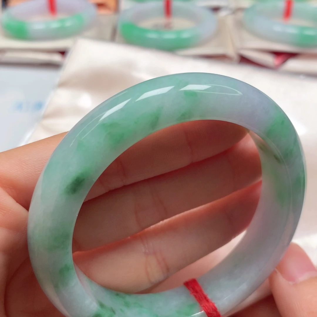 翡翠未镶嵌手镯冰润淡春彩阳绿飘花5657
