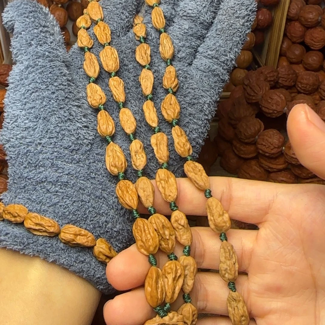 大***H吊坠文玩核桃异形脖挂