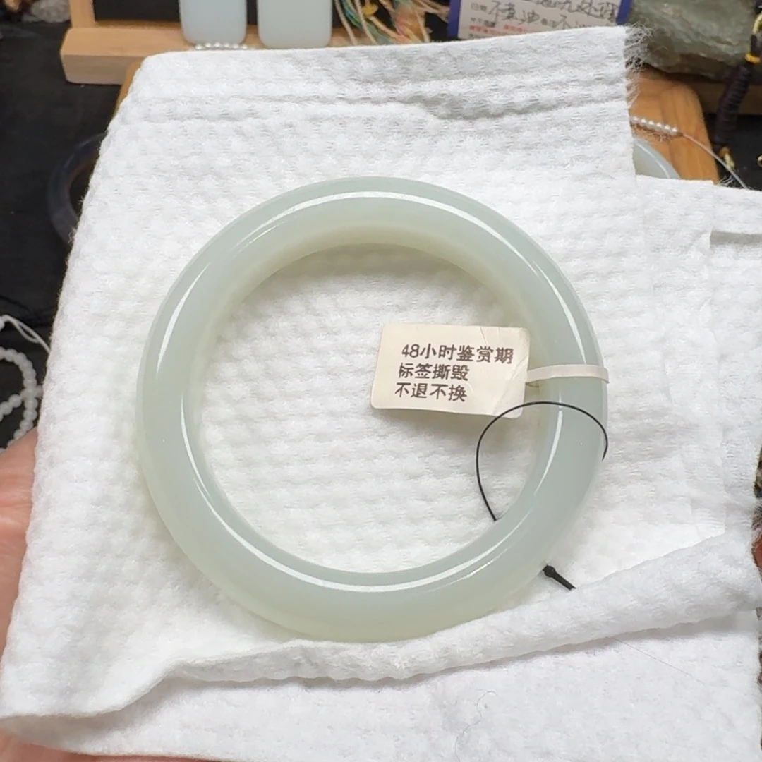 敷***衍和田玉手镯未镶嵌