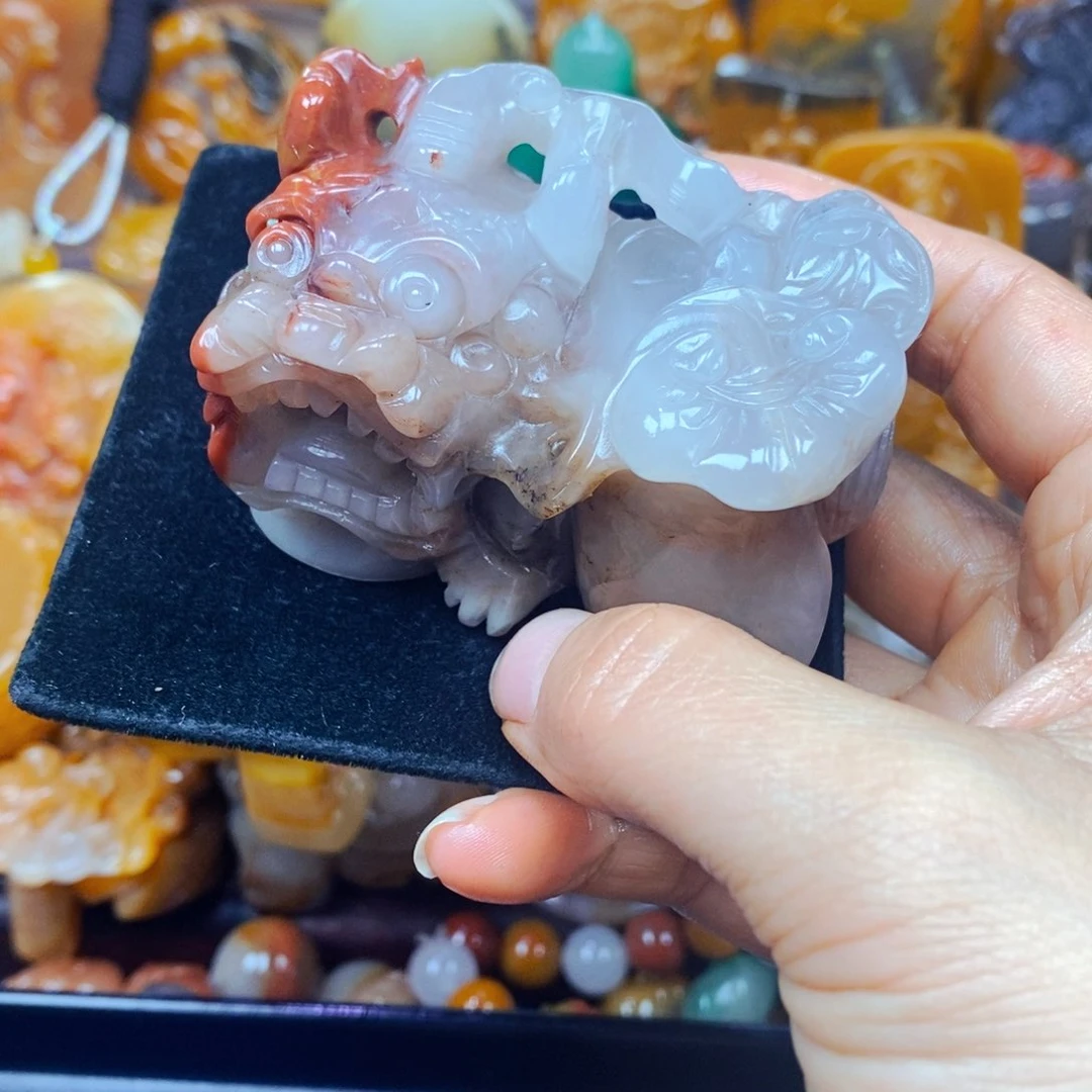 未镶嵌石英质玉（黄龙玉）颈饰