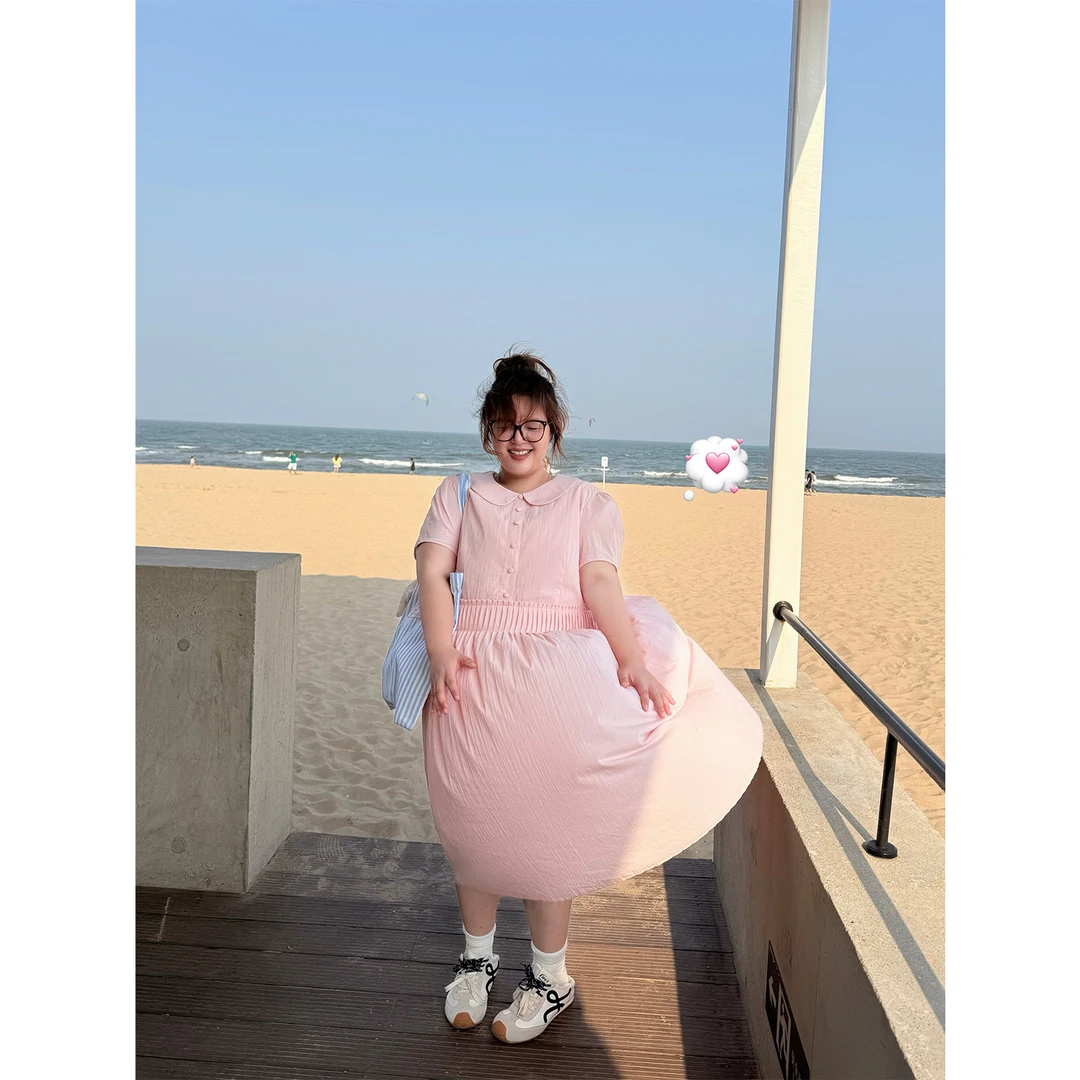 老章和小胖PONGKIKI重工粉甜连衣裙女夏微胖大码娃娃领收腰裙子