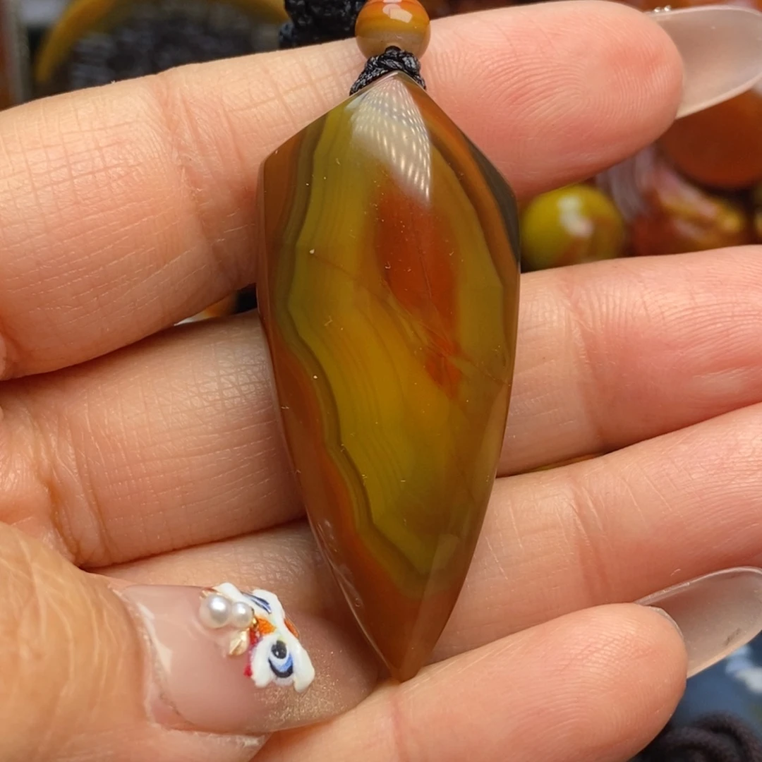 玛瑙/玉髓颈饰未镶嵌战国红