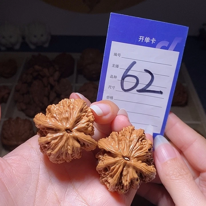 把件文玩核桃虎头王38左右