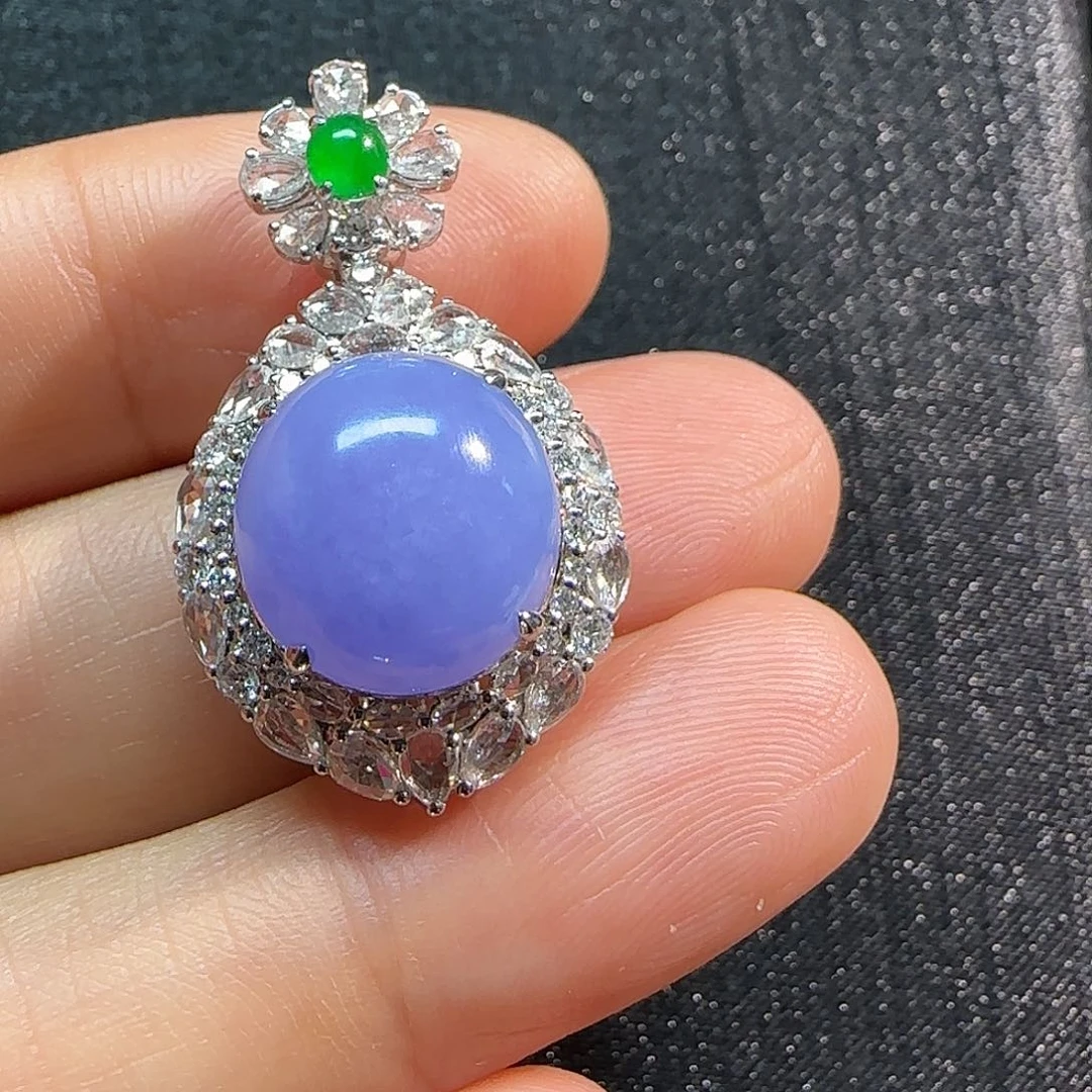 翡翠18K金镶嵌颈饰蛋面吊坠