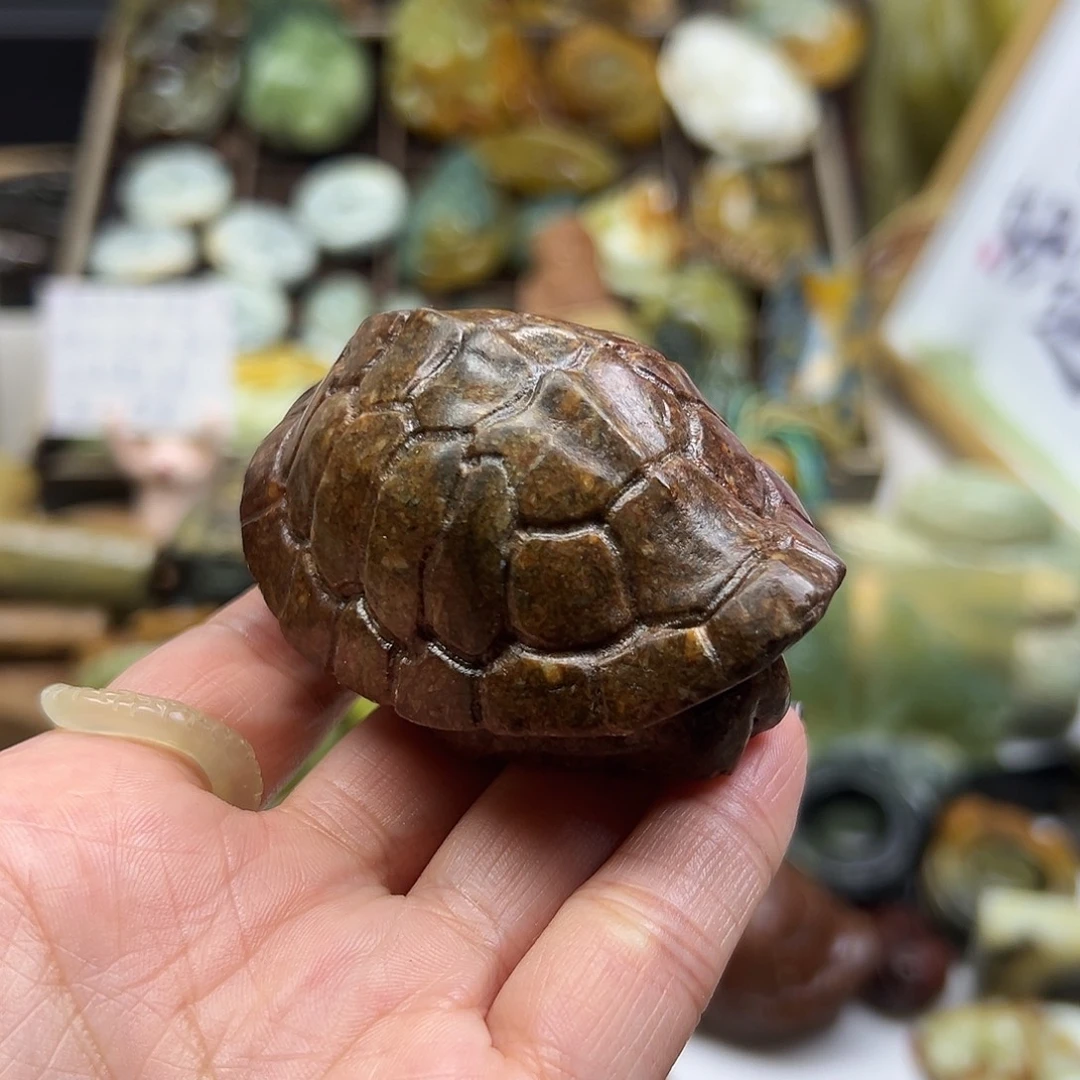 颈饰未镶嵌岫岩河磨玉（透闪石质玉）河磨玉富甲手玩底部有瑕